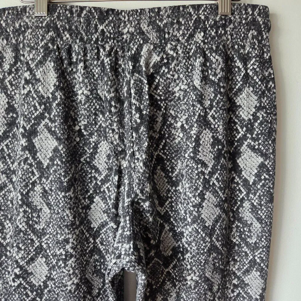 NWT MICHAEL KORS SNAKESKIN PATTERN PRINTED JOGGERS SIZE M